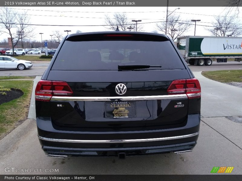 Deep Black Pearl / Titan Black 2019 Volkswagen Atlas SE R-Line 4Motion