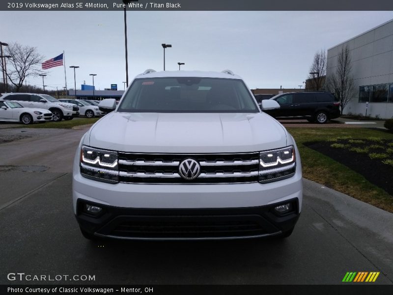Pure White / Titan Black 2019 Volkswagen Atlas SE 4Motion