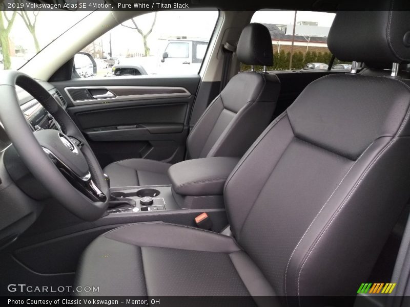 Pure White / Titan Black 2019 Volkswagen Atlas SE 4Motion