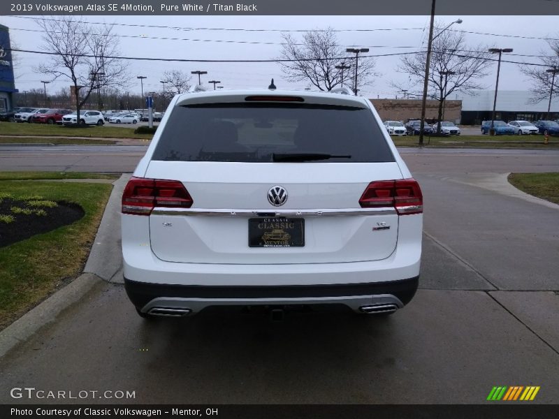 Pure White / Titan Black 2019 Volkswagen Atlas SE 4Motion