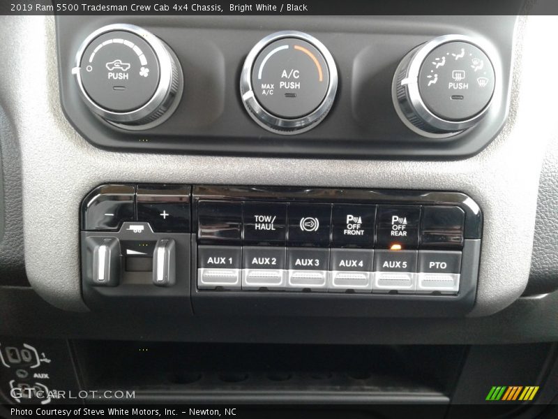Bright White / Black 2019 Ram 5500 Tradesman Crew Cab 4x4 Chassis