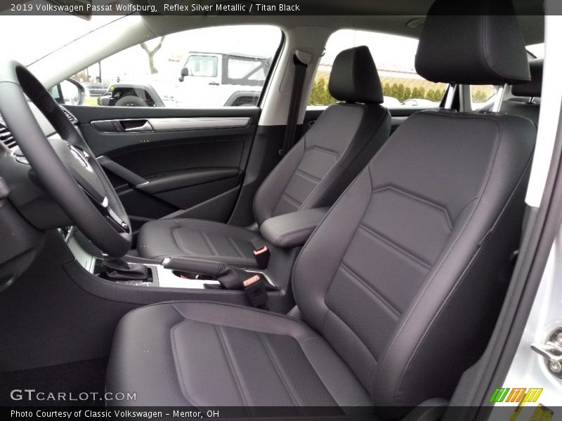 Reflex Silver Metallic / Titan Black 2019 Volkswagen Passat Wolfsburg