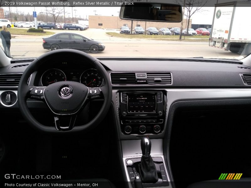 Reflex Silver Metallic / Titan Black 2019 Volkswagen Passat Wolfsburg