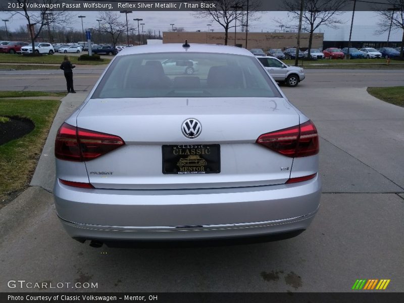 Reflex Silver Metallic / Titan Black 2019 Volkswagen Passat Wolfsburg