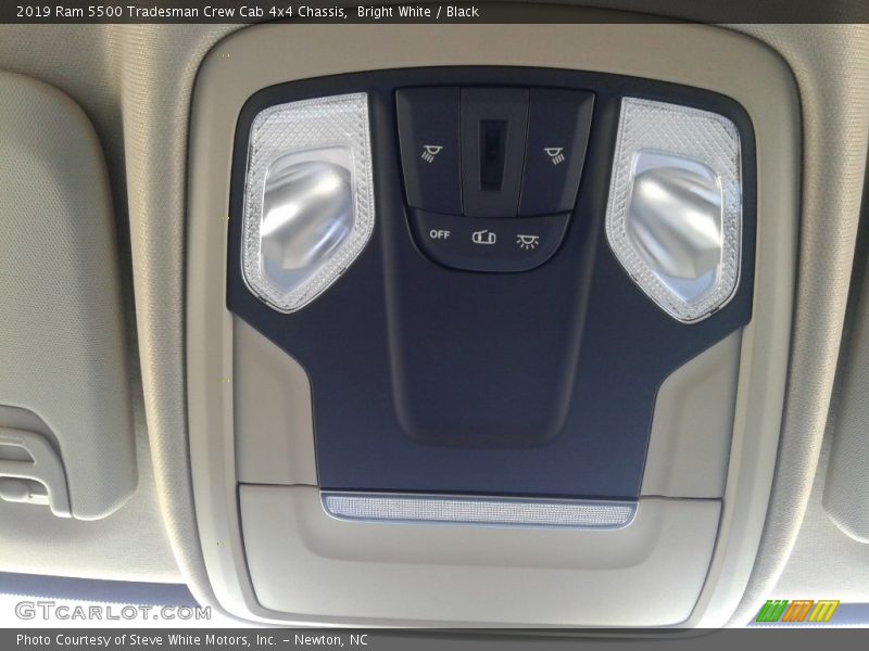 Bright White / Black 2019 Ram 5500 Tradesman Crew Cab 4x4 Chassis