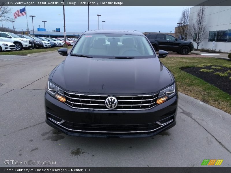 Deep Black Pearl / Cornsilk Beige 2019 Volkswagen Passat Wolfsburg