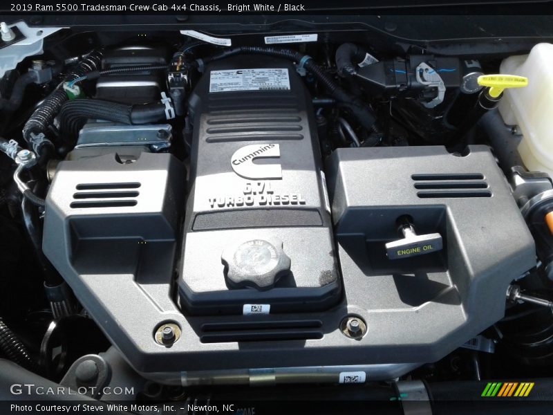 Bright White / Black 2019 Ram 5500 Tradesman Crew Cab 4x4 Chassis