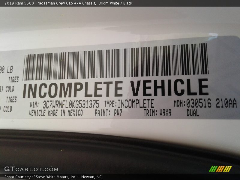 Bright White / Black 2019 Ram 5500 Tradesman Crew Cab 4x4 Chassis