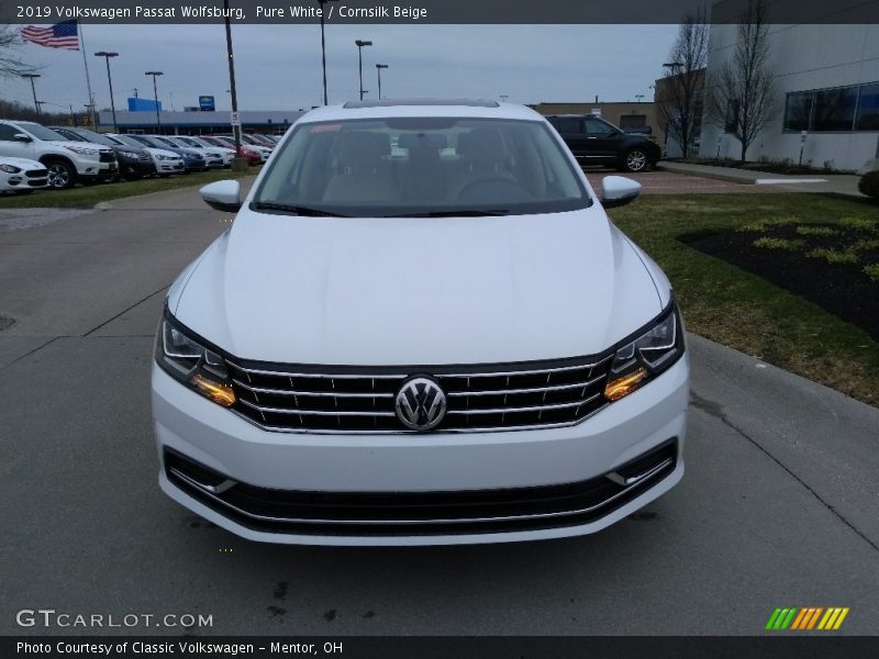 Pure White / Cornsilk Beige 2019 Volkswagen Passat Wolfsburg