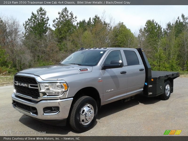 Front 3/4 View of 2019 3500 Tradesman Crew Cab 4x4 Chassis