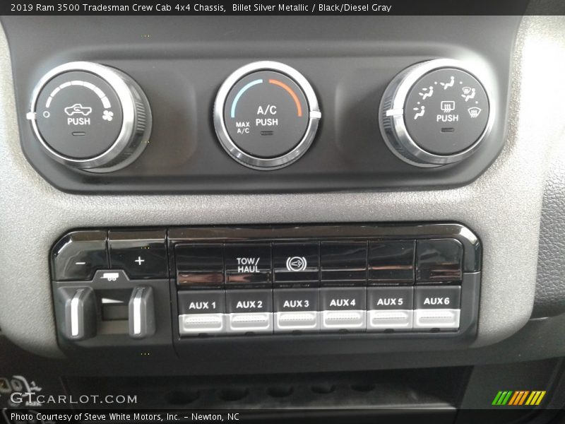 Billet Silver Metallic / Black/Diesel Gray 2019 Ram 3500 Tradesman Crew Cab 4x4 Chassis