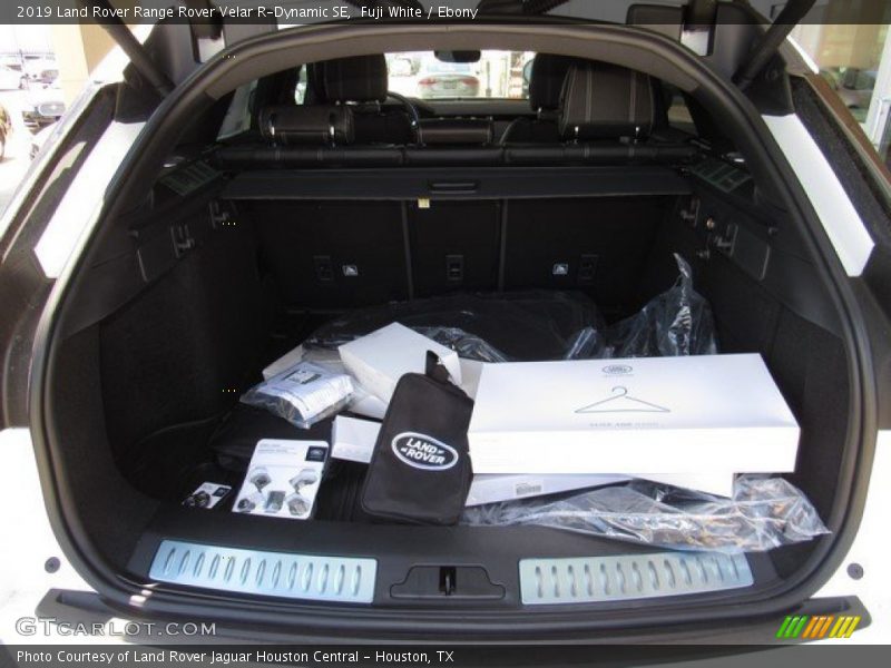 Fuji White / Ebony 2019 Land Rover Range Rover Velar R-Dynamic SE