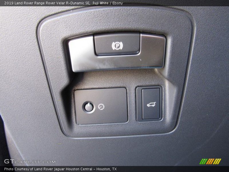 Fuji White / Ebony 2019 Land Rover Range Rover Velar R-Dynamic SE
