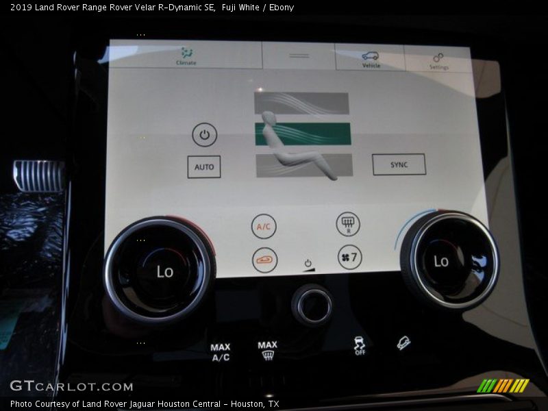 Fuji White / Ebony 2019 Land Rover Range Rover Velar R-Dynamic SE