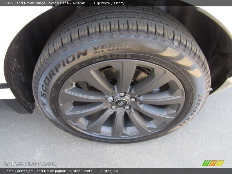 Fuji White / Ebony 2019 Land Rover Range Rover Velar R-Dynamic SE