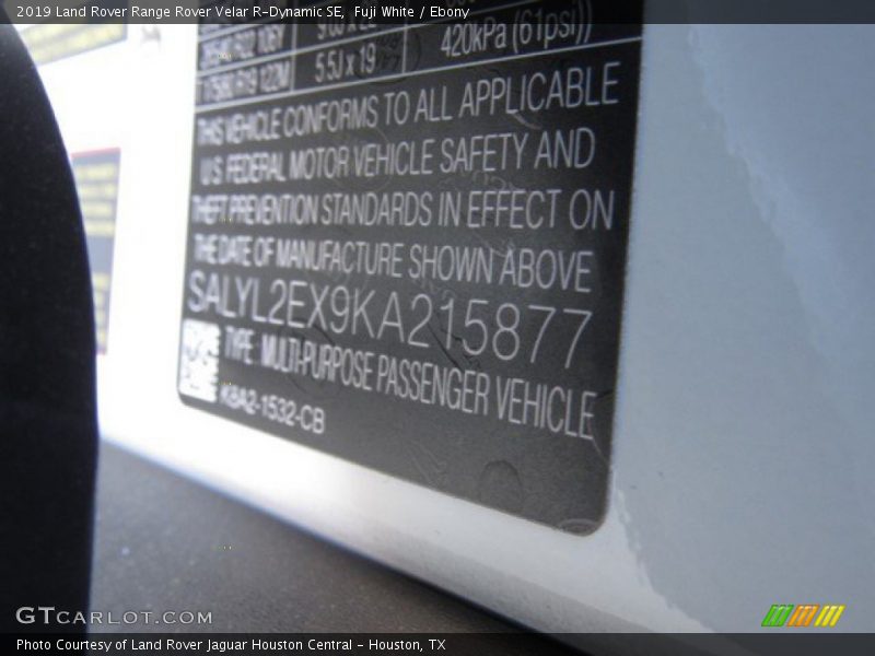 Fuji White / Ebony 2019 Land Rover Range Rover Velar R-Dynamic SE