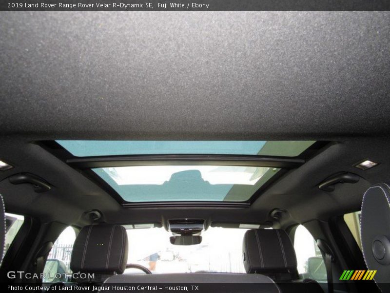 Fuji White / Ebony 2019 Land Rover Range Rover Velar R-Dynamic SE