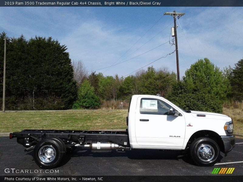  2019 3500 Tradesman Regular Cab 4x4 Chassis Bright White