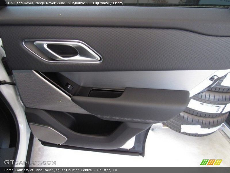 Fuji White / Ebony 2019 Land Rover Range Rover Velar R-Dynamic SE