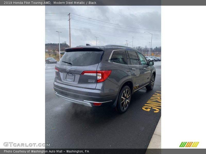 Modern Steel Metallic / Black 2019 Honda Pilot Touring AWD