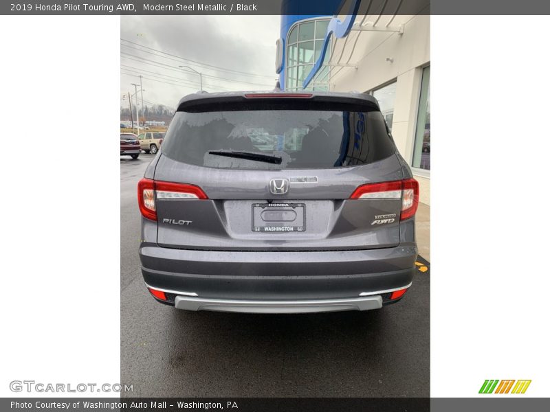 Modern Steel Metallic / Black 2019 Honda Pilot Touring AWD
