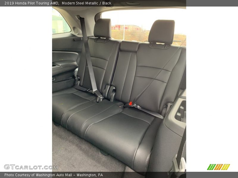 Modern Steel Metallic / Black 2019 Honda Pilot Touring AWD