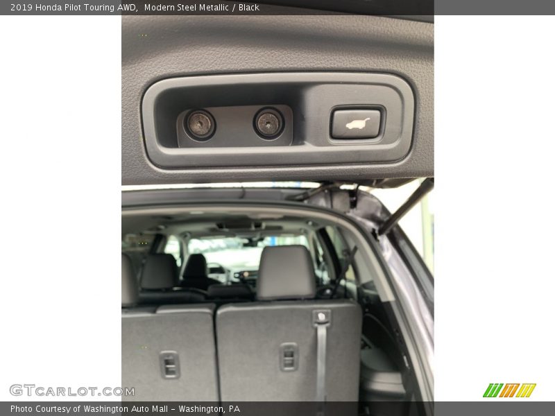 Modern Steel Metallic / Black 2019 Honda Pilot Touring AWD