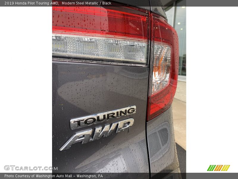 Modern Steel Metallic / Black 2019 Honda Pilot Touring AWD