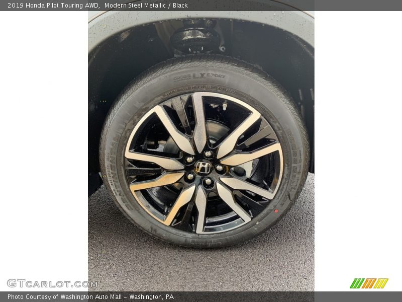 Modern Steel Metallic / Black 2019 Honda Pilot Touring AWD