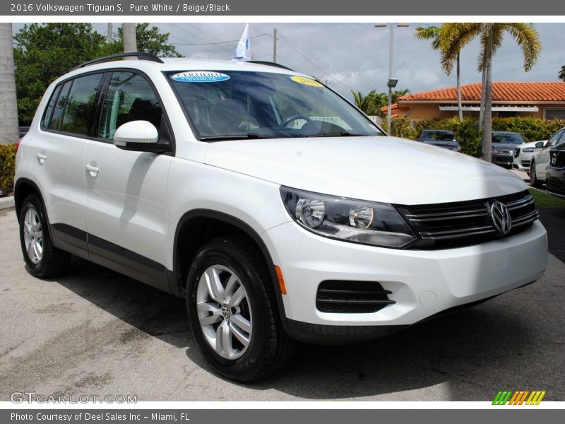 Pure White / Beige/Black 2016 Volkswagen Tiguan S