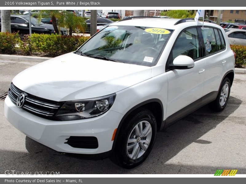 Pure White / Beige/Black 2016 Volkswagen Tiguan S