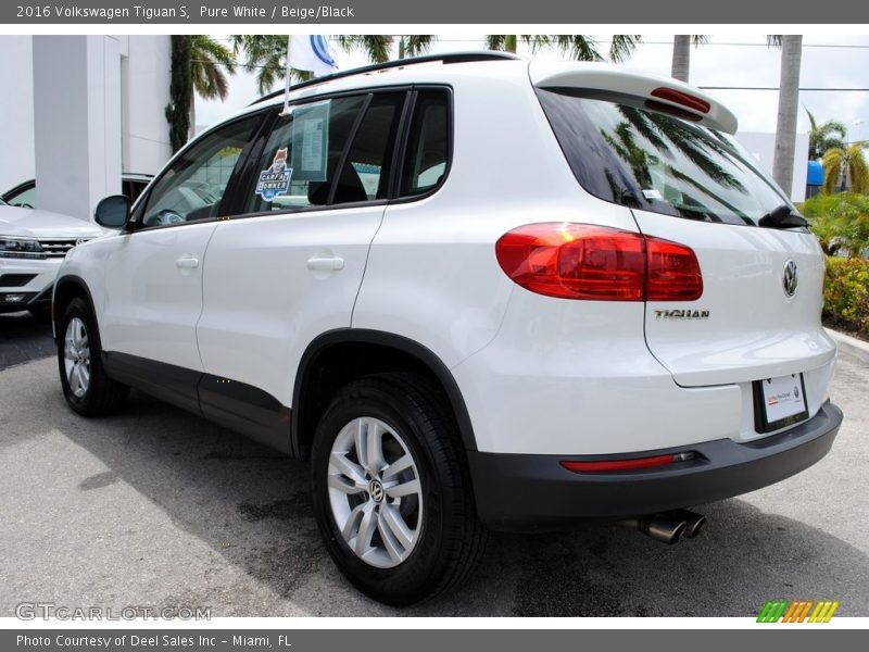 Pure White / Beige/Black 2016 Volkswagen Tiguan S