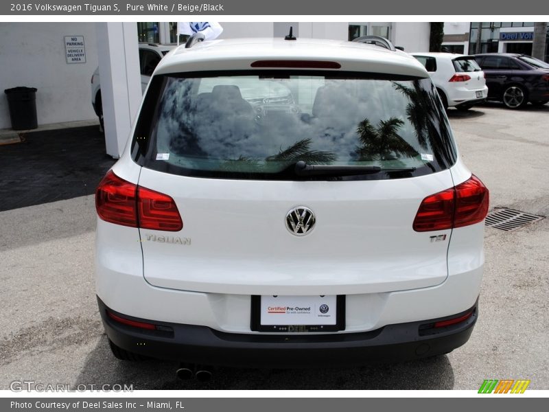 Pure White / Beige/Black 2016 Volkswagen Tiguan S