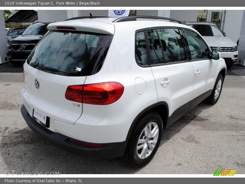 Pure White / Beige/Black 2016 Volkswagen Tiguan S