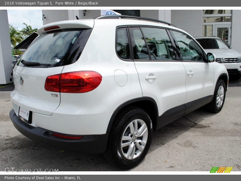 Pure White / Beige/Black 2016 Volkswagen Tiguan S