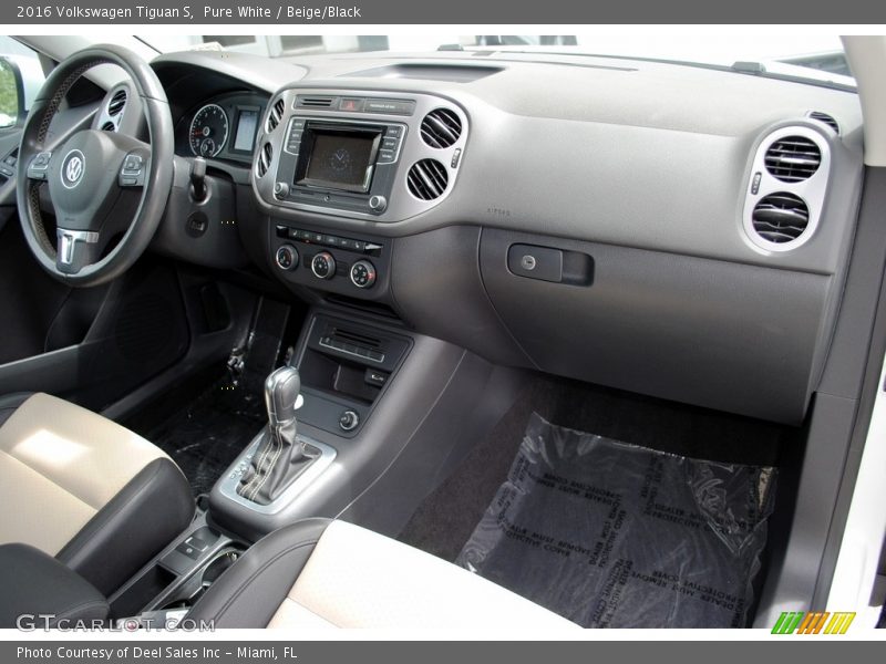 Pure White / Beige/Black 2016 Volkswagen Tiguan S