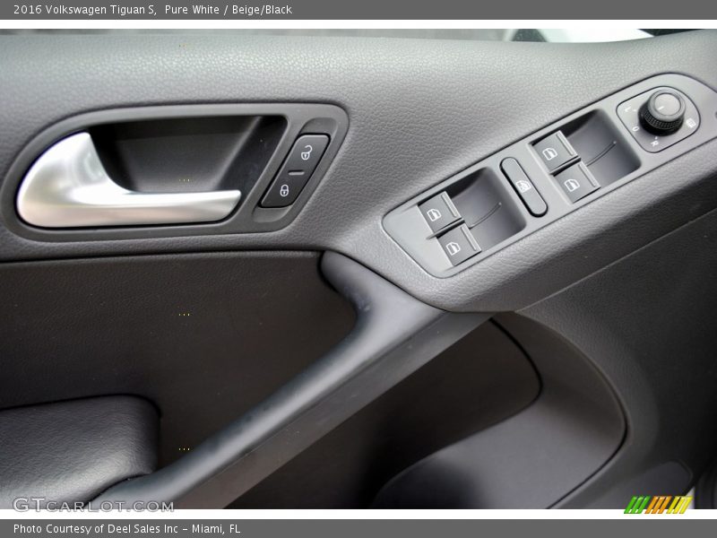 Pure White / Beige/Black 2016 Volkswagen Tiguan S