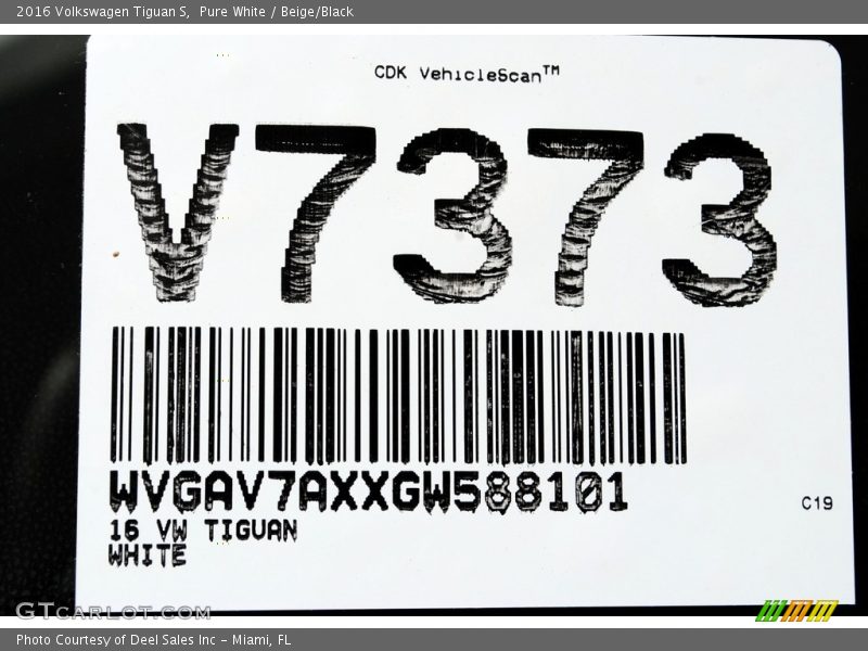 Pure White / Beige/Black 2016 Volkswagen Tiguan S