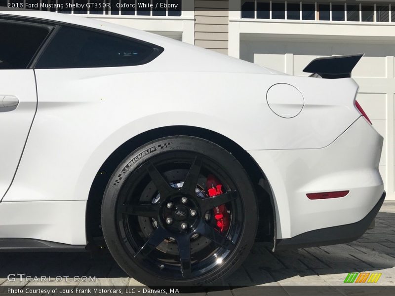 Oxford White / Ebony 2016 Ford Mustang Shelby GT350R