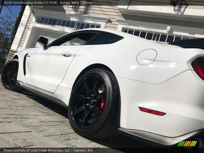 Oxford White / Ebony 2016 Ford Mustang Shelby GT350R