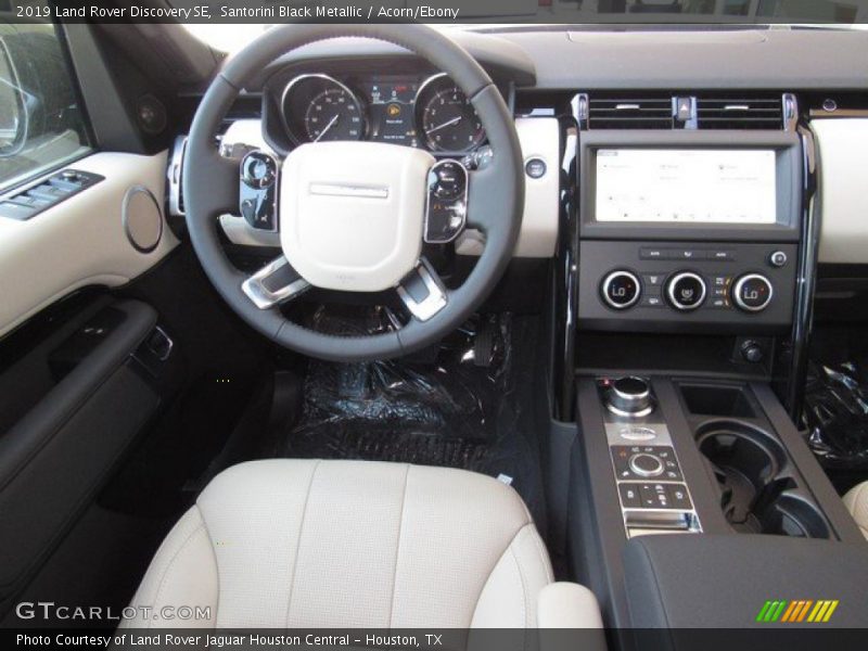 Santorini Black Metallic / Acorn/Ebony 2019 Land Rover Discovery SE
