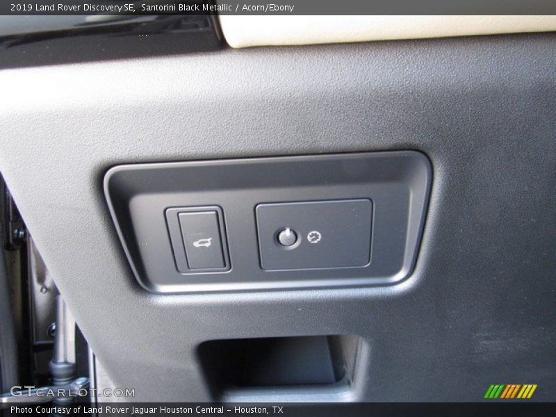 Santorini Black Metallic / Acorn/Ebony 2019 Land Rover Discovery SE