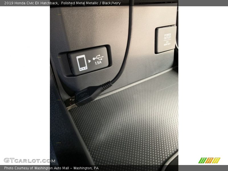 Polished Metal Metallic / Black/Ivory 2019 Honda Civic EX Hatchback