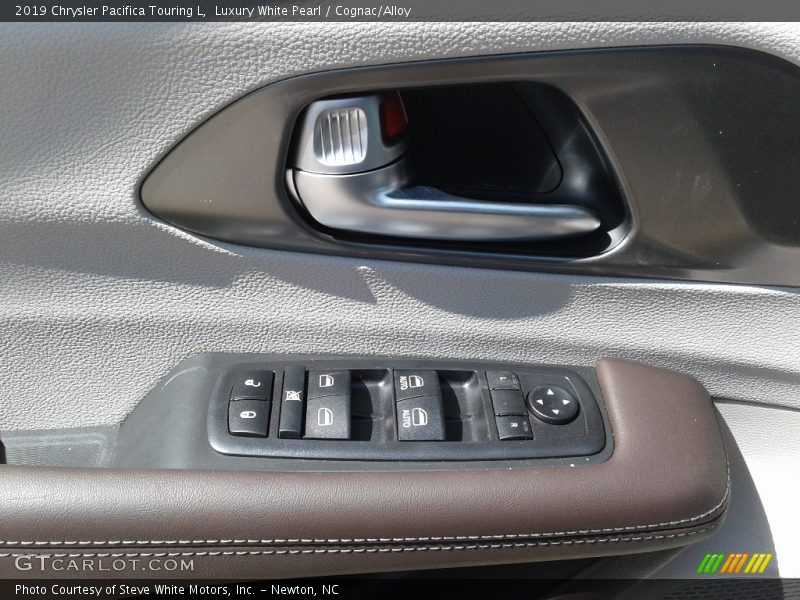 Luxury White Pearl / Cognac/Alloy 2019 Chrysler Pacifica Touring L