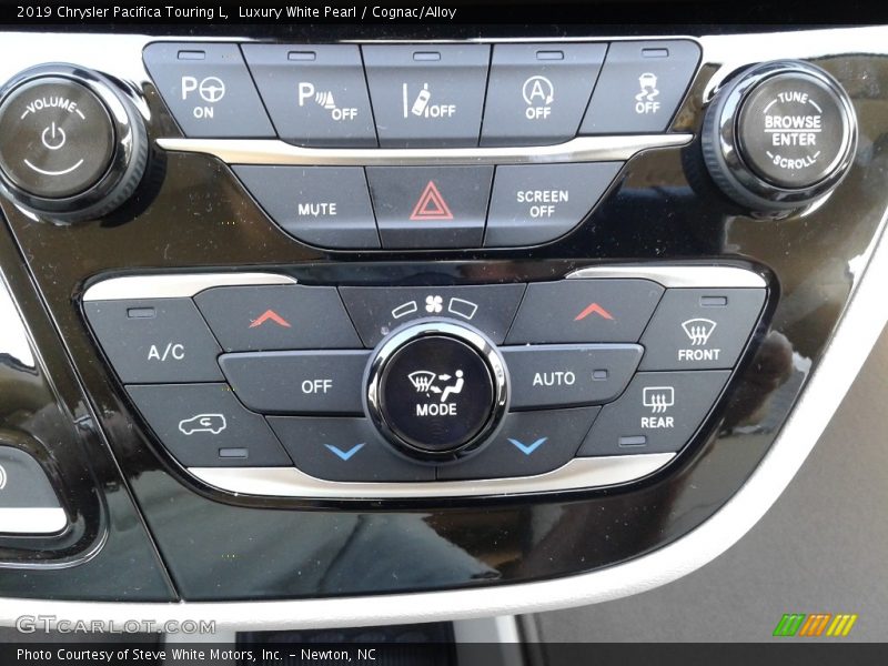 Luxury White Pearl / Cognac/Alloy 2019 Chrysler Pacifica Touring L