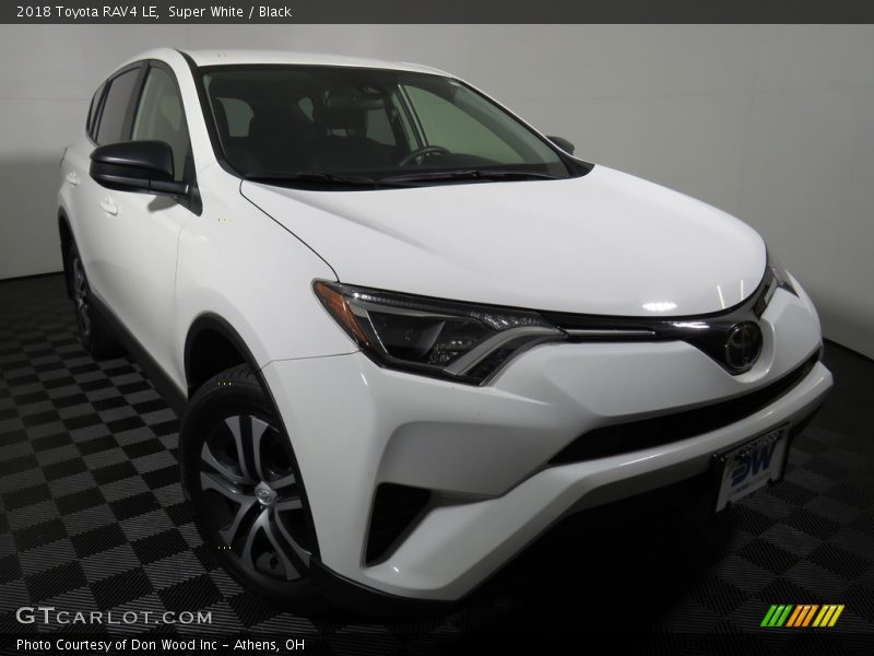 Super White / Black 2018 Toyota RAV4 LE