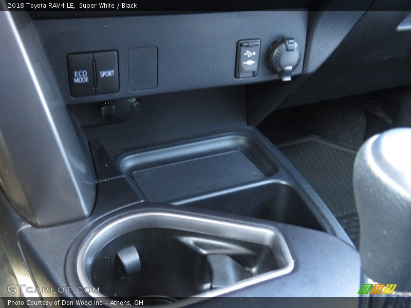 Super White / Black 2018 Toyota RAV4 LE