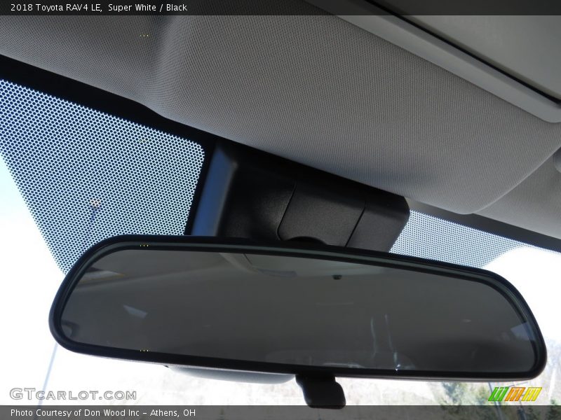 Super White / Black 2018 Toyota RAV4 LE