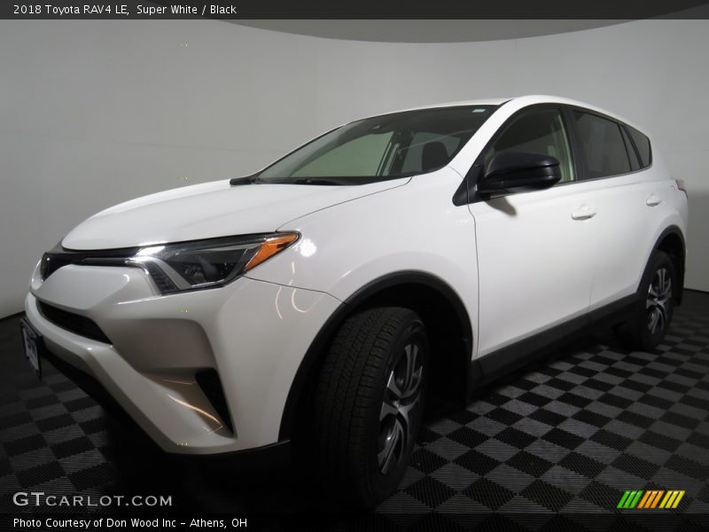 Super White / Black 2018 Toyota RAV4 LE