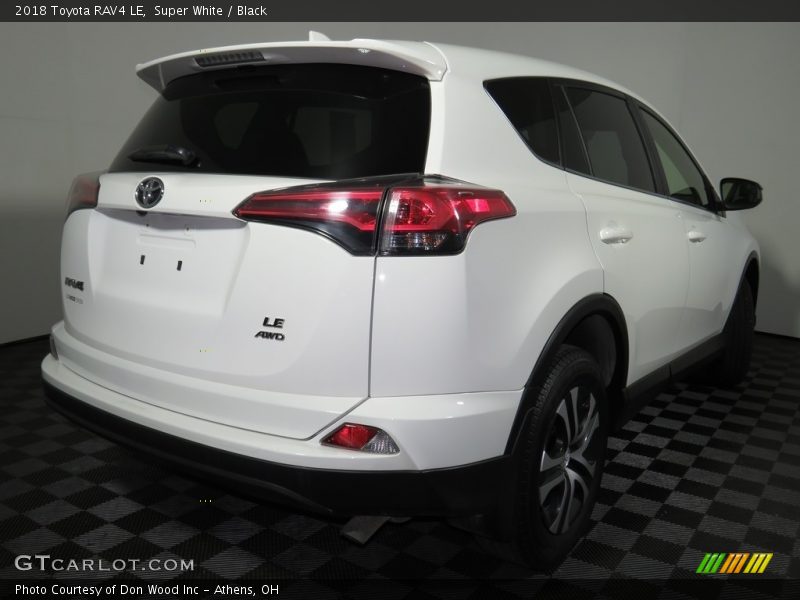 Super White / Black 2018 Toyota RAV4 LE